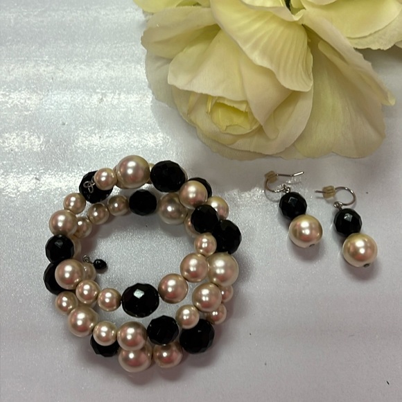 🖤WHITE HOUSE BLACK MARKET JEWELRY - BRACELET & MATCHING EARRING SET 🖤 - Picture 1 of 10